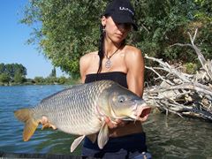 girls fishing 3